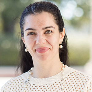 Dr. Daniela Tirnovan				 